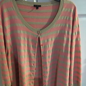 Buttoned casual Sweater